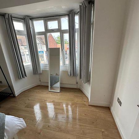 לונדון Central & Cozy 3Br Apt - High Chair - Free Parking מראה חיצוני תמונה