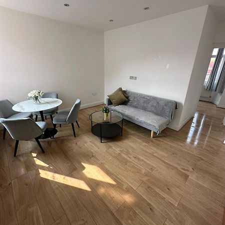 לונדון Central & Cozy 3Br Apt - High Chair - Free Parking מראה חיצוני תמונה